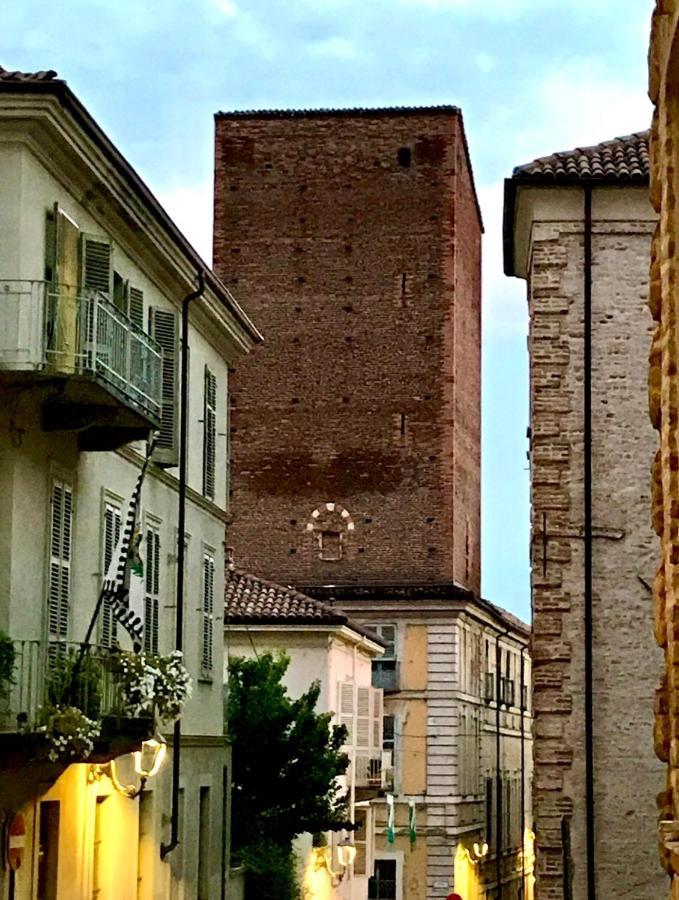 Appartamento In Centro Storico "La Casa Di Cri" Asti Esterno foto