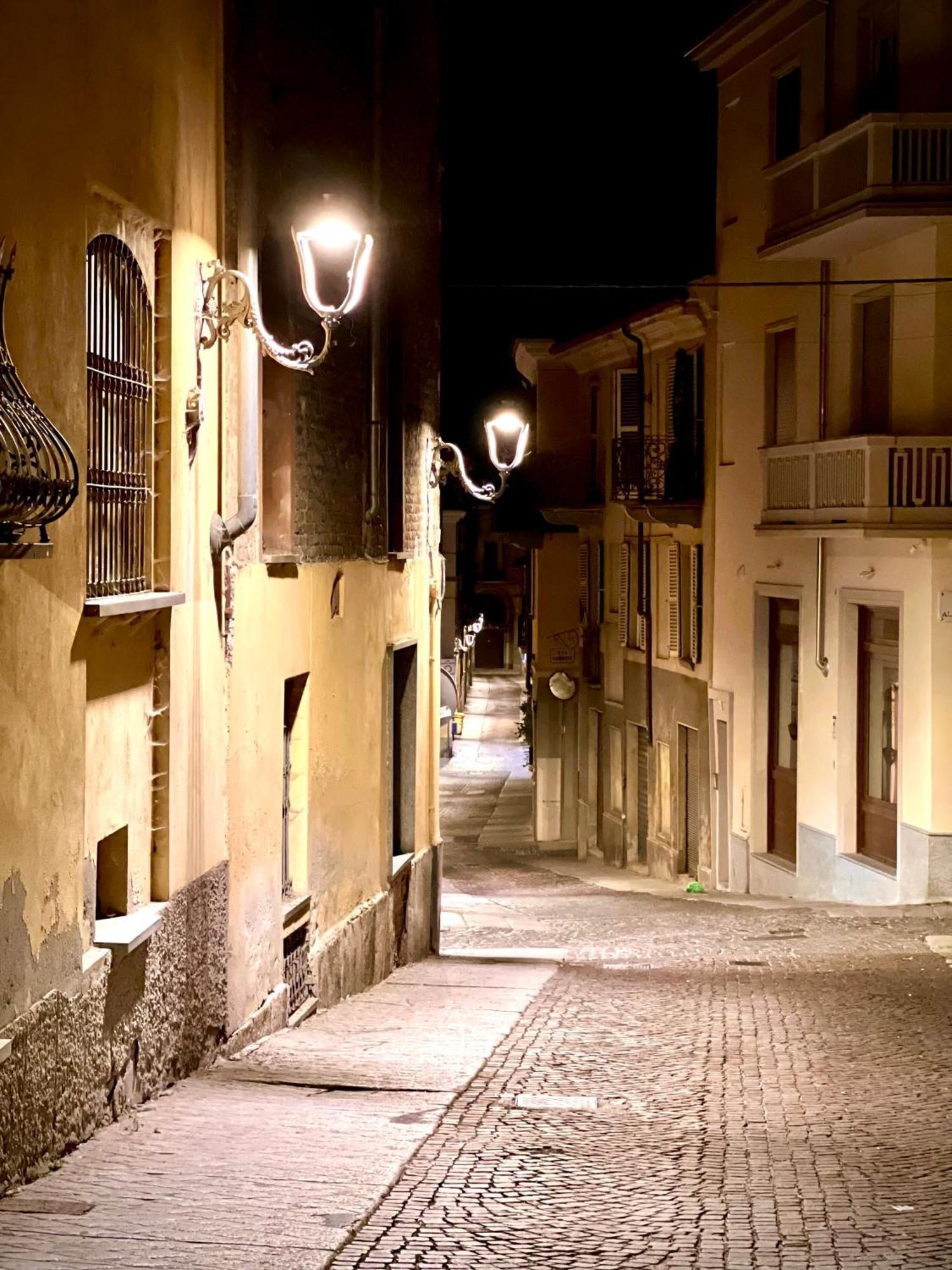 Appartamento In Centro Storico "La Casa Di Cri" Asti Esterno foto
