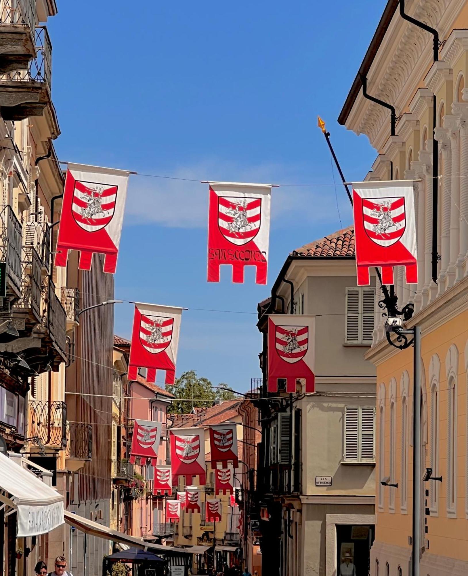 Appartamento In Centro Storico "La Casa Di Cri" Asti Esterno foto